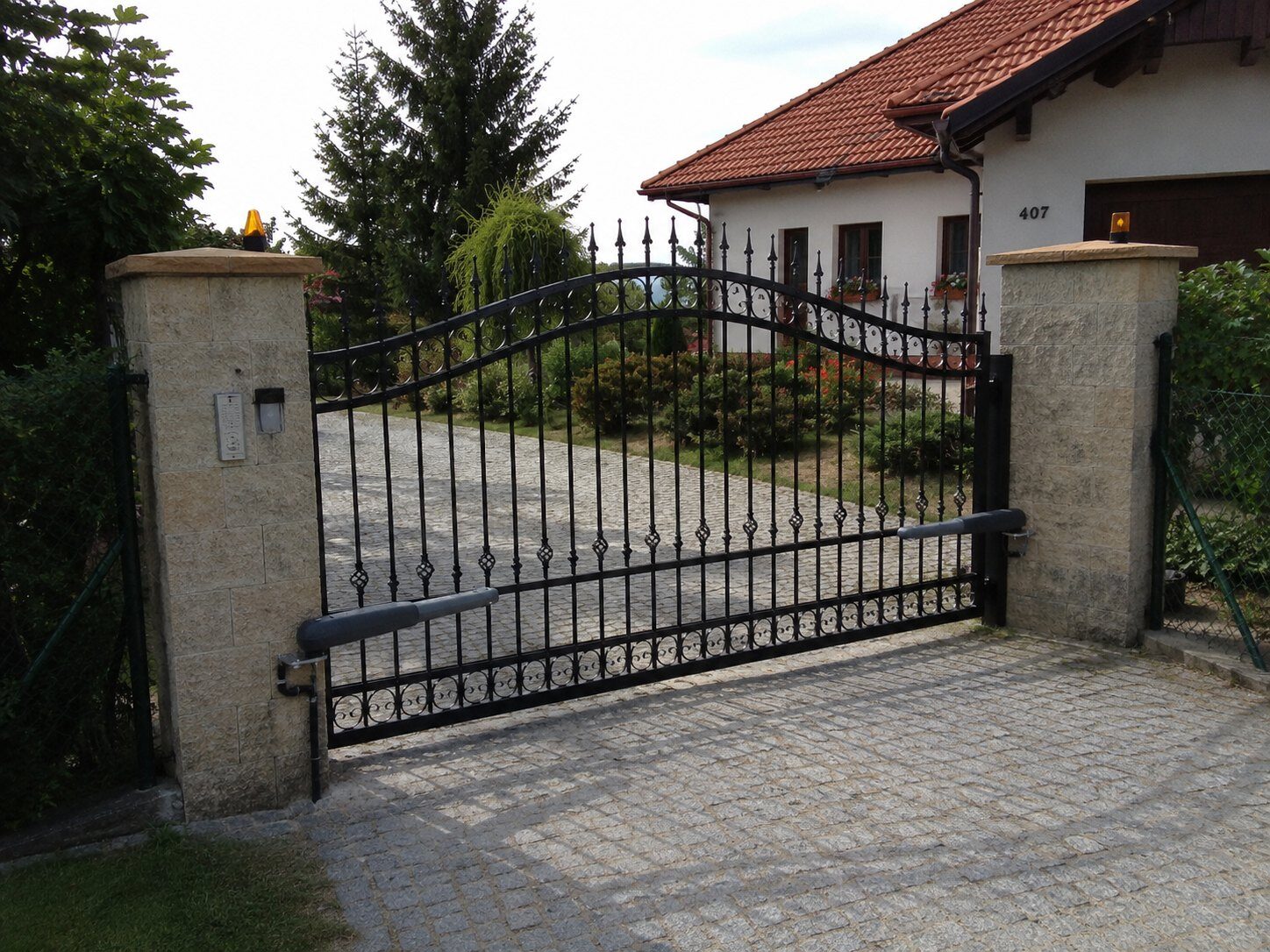 Vrata s pohonem v běžném používání