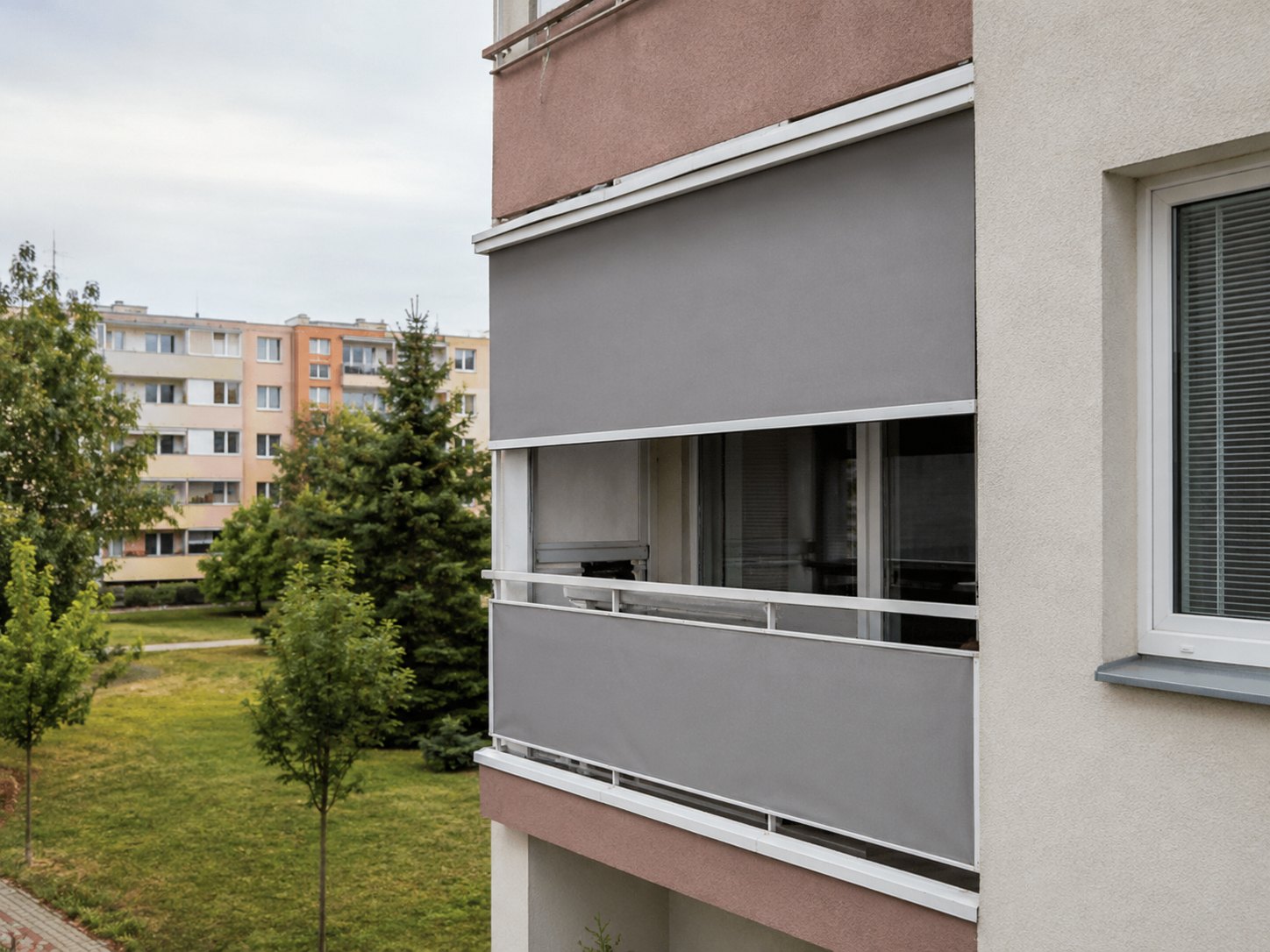 Zastínění balkonů a lodžií v různých situacích